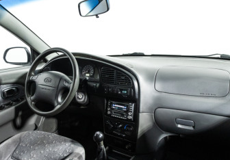 Подержанный автомобиль Kia Spectra Sedan 2006 года (9 фото)