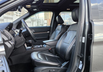 Подержанный автомобиль Ford Explorer 2018 года (16 фото)