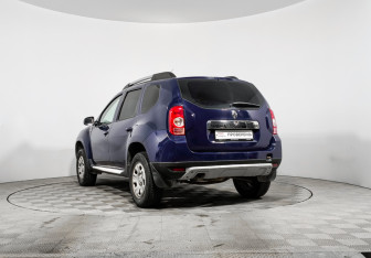 Подержанный автомобиль Renault Duster 2014 года (7 фото)