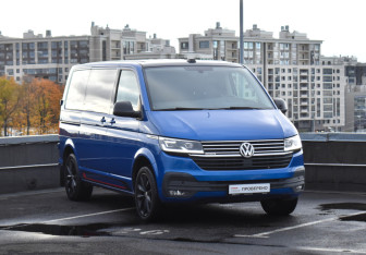 Подержанный автомобиль Volkswagen Caravelle 2021 года (3 фото)
