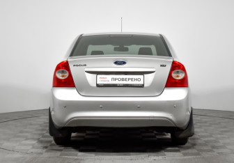 Подержанный автомобиль Ford Focus Sedan 2009 года (6 фото)