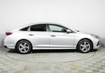 Подержанный автомобиль Hyundai Sonata 2018 года (4 фото)