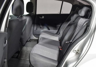 Подержанный автомобиль Renault Megane Sedan 2006 года (11 фото)