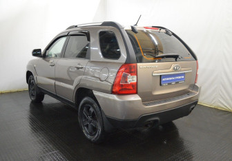 Подержанный автомобиль Kia Sportage 2009 года (7 фото)
