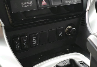 Подержанный автомобиль Mitsubishi Pajero Sport 2017 года (14 фото)