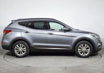 Подержанный автомобиль Hyundai Santa Fe 2017 года (4 фото)