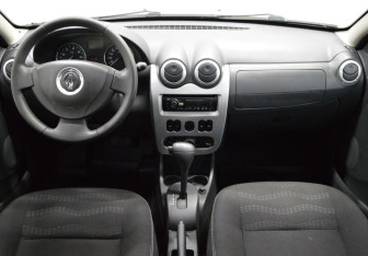 Подержанный автомобиль Renault Sandero 2012 года (14 фото)