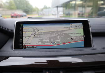 Подержанный автомобиль BMW X6 2016 года (20 фото)