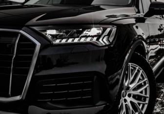 Подержанный автомобиль Audi Q7 2020 года (2 фото)