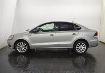 Подержанный автомобиль Volkswagen Polo Sedan 2016 года (8 фото)