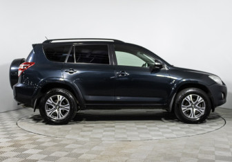Подержанный автомобиль Toyota RAV4 2011 года (4 фото)