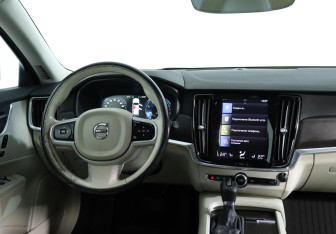 Подержанный автомобиль Volvo V90 Cross Country 2017 года (12 фото)