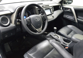 Подержанный автомобиль Toyota RAV4 2014 года (10 фото)