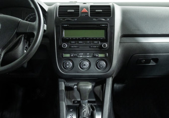 Подержанный автомобиль Volkswagen Jetta Sedan 2009 года (14 фото)