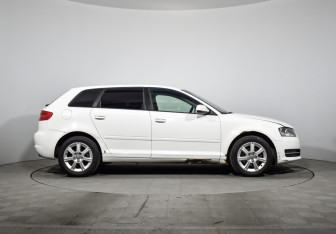 Подержанный автомобиль Audi A3 Hatchback 2011 года (4 фото)