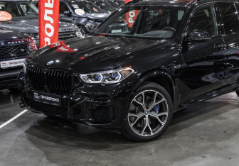 Подержанный автомобиль BMW X5 2022 года (2 фото)