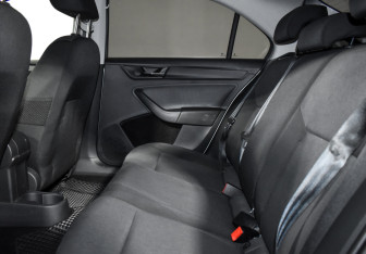 Подержанный автомобиль Skoda Rapid Liftback 2018 года (12 фото)