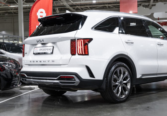 Подержанный автомобиль Kia Sorento 2022 года (8 фото)