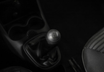 Подержанный автомобиль Peugeot 107 2012 года (14 фото)