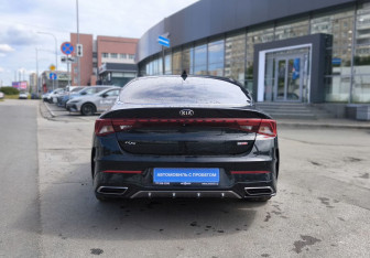Подержанный автомобиль Kia K5 2020 года (5 фото)
