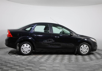 Подержанный автомобиль Ford Focus Sedan 2009 года (4 фото)