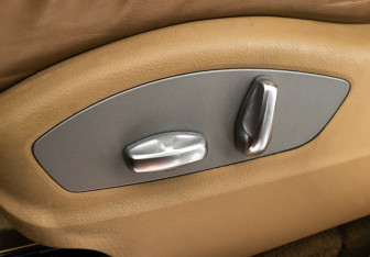 Подержанный автомобиль Porsche Cayenne 2011 года (18 фото)