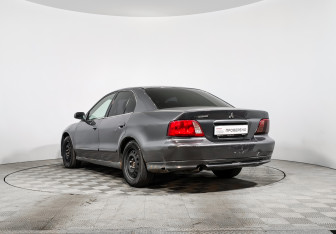 Подержанный автомобиль Mitsubishi Galant Sedan 2002 года (6 фото)