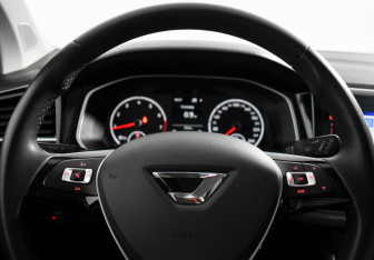 Подержанный автомобиль Jetta VS7 2022 года (17 фото)