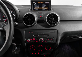 Подержанный автомобиль Audi A1 2014 года (16 фото)