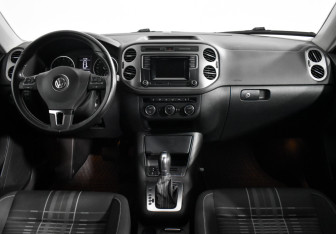 Подержанный автомобиль Volkswagen Tiguan 2015 года (14 фото)