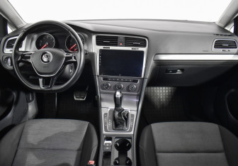 Подержанный автомобиль Volkswagen Golf Hatchback 2013 года (13 фото)