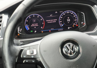 Подержанный автомобиль Volkswagen Tiguan 2019 года (18 фото)