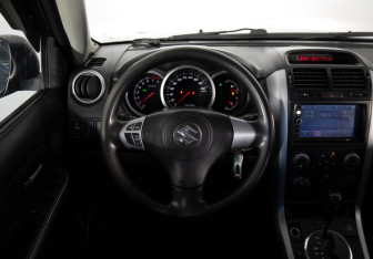 Подержанный автомобиль Suzuki Grand Vitara 2007 года (10 фото)
