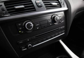 Подержанный автомобиль BMW X3 2012 года (13 фото)