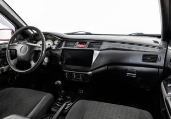 Подержанный автомобиль Mitsubishi Lancer Sedan 2005 года (9 фото)
