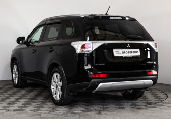 Подержанный автомобиль Mitsubishi Outlander 2014 года (7 фото)