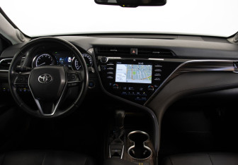 Подержанный автомобиль Toyota Camry Sedan 2018 года (10 фото)
