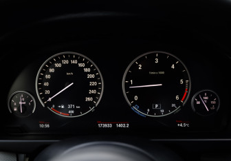 Подержанный автомобиль BMW X5 2017 года (13 фото)