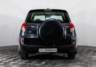 Подержанный автомобиль Toyota RAV4 2006 года (6 фото)