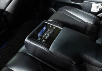 Подержанный автомобиль Lexus LX 2015 года (19 фото)