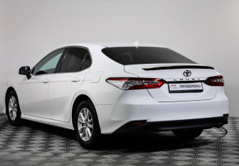 Подержанный автомобиль Toyota Camry Sedan 2018 года (7 фото)