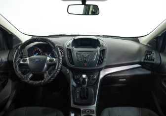 Подержанный автомобиль Ford Kuga 2016 года (9 фото)