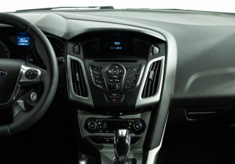 Подержанный автомобиль Ford Focus Hatchback 2012 года (14 фото)