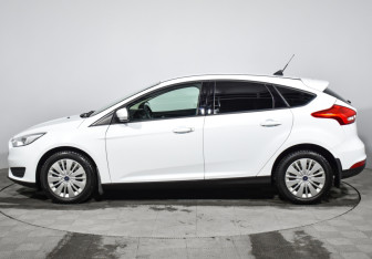Подержанный автомобиль Ford Focus Hatchback 2019 года (8 фото)
