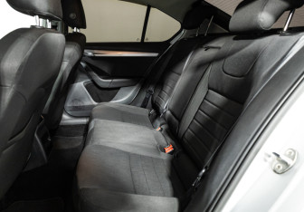 Подержанный автомобиль Skoda Octavia Liftback 2014 года (10 фото)