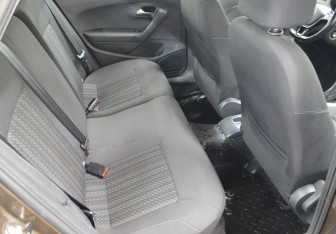 Подержанный автомобиль Volkswagen Polo Sedan 2015 года (13 фото)