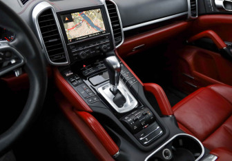 Подержанный автомобиль Porsche Cayenne 2016 года (23 фото)