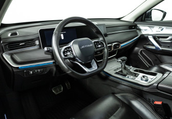Подержанный автомобиль Jetour X70 2023 года (11 фото)