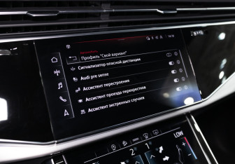 Подержанный автомобиль Audi Q8 2020 года (31 фото)