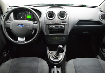 Подержанный автомобиль Ford Fiesta Hatchback 2006 года (13 фото)